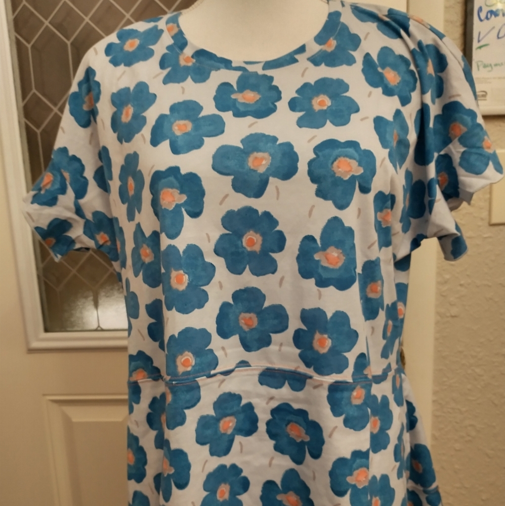 LOGO Lori Goldstein as seen on QVC. Size M